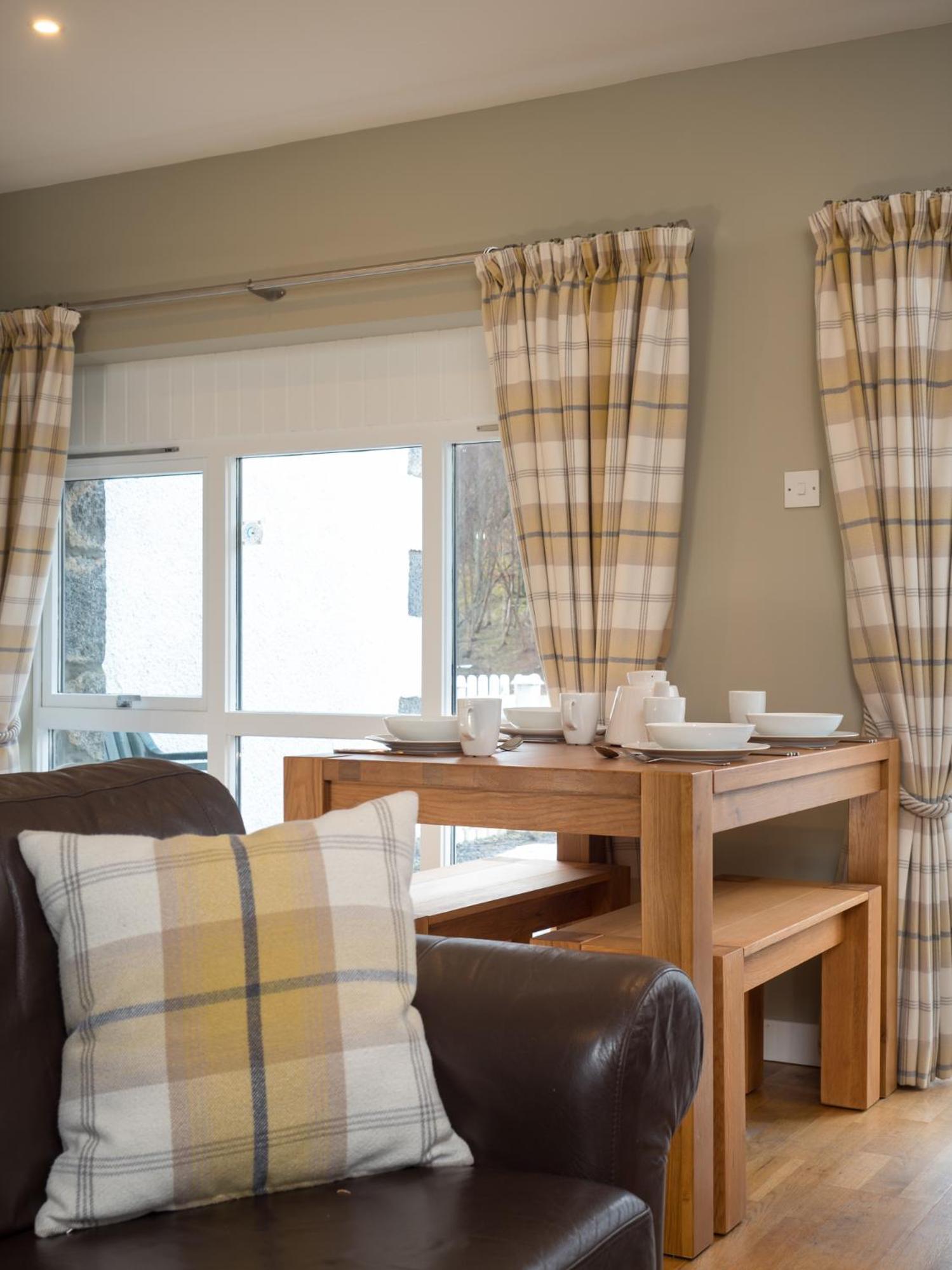 Highland Holiday Cottages นิวตันมอร์ ห้อง รูปภาพ